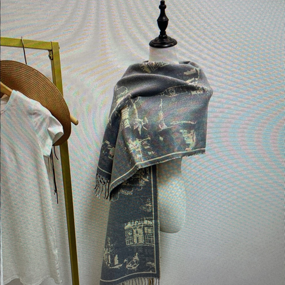 Elegant Gray and White Scarf